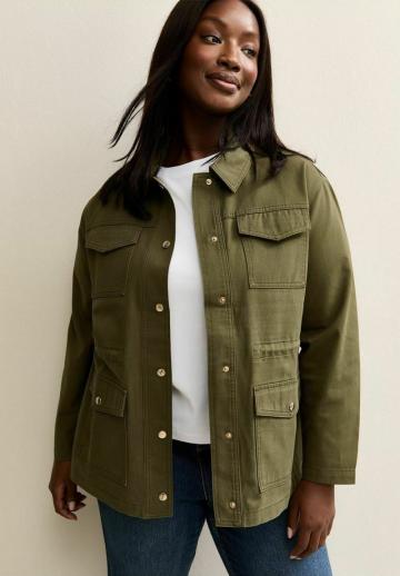 Блейзер с накладными карманами