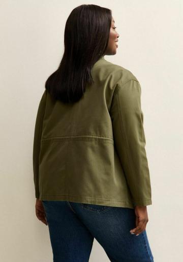 Блейзер с накладными карманами