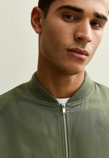 Куртка бомбер