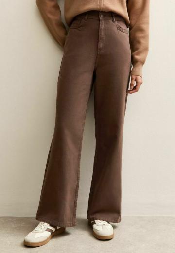 Клешеные джинсы