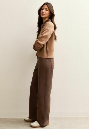 Клешеные джинсы