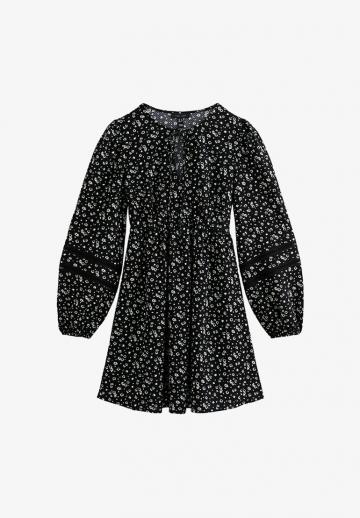 Короткое платье