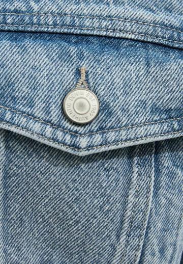 Джинсовая куртка