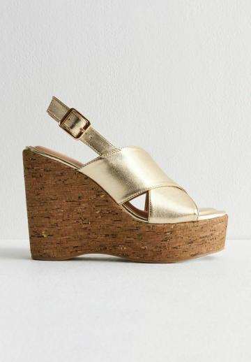 Босоножки на танкетке