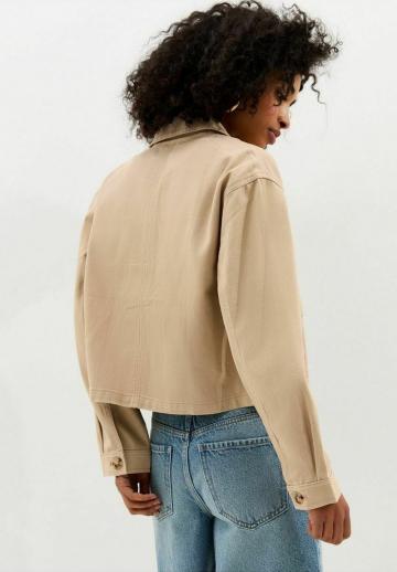 Куртка с накладнымит карманами