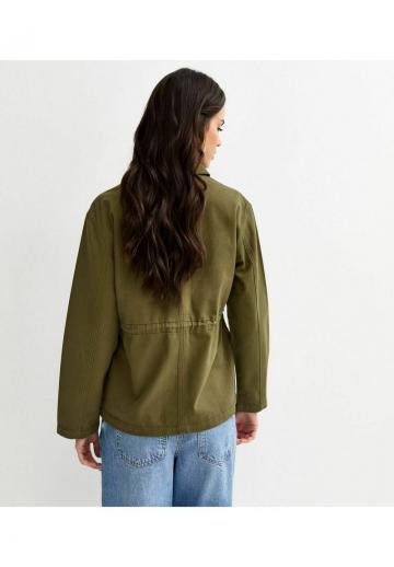 Куртка с накладнымит карманами