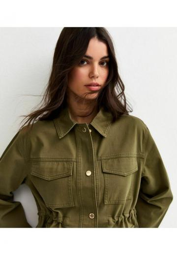 Куртка с накладнымит карманами