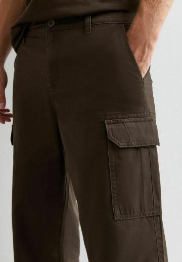 Брюки с накладными карманами