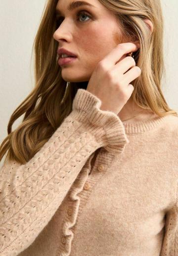 Вязаный жилет