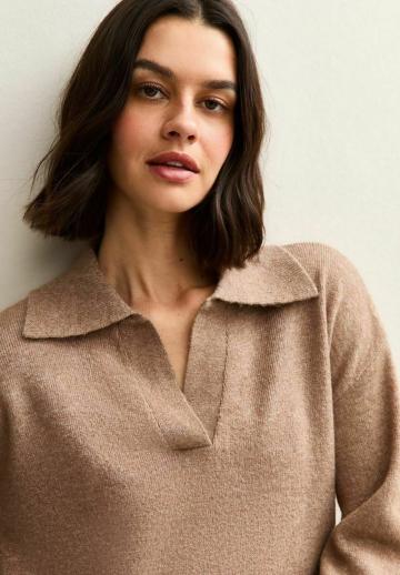 Пуловер с вырезом V