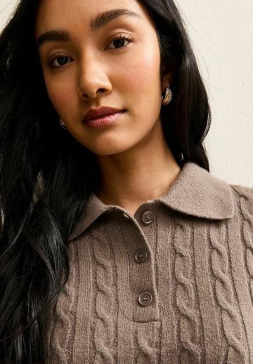 Пуловер с воротником поло