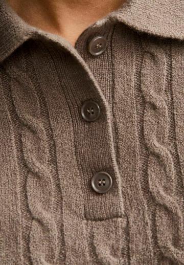 Пуловер с воротником поло