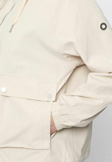 Куртка с накладнымит карманами