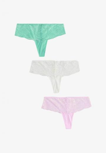 Трусы на бедрах