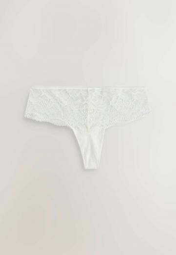 Трусы на бедрах