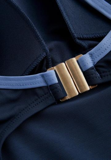 Слитный купальник