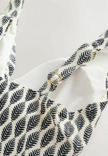 Слитный купальник