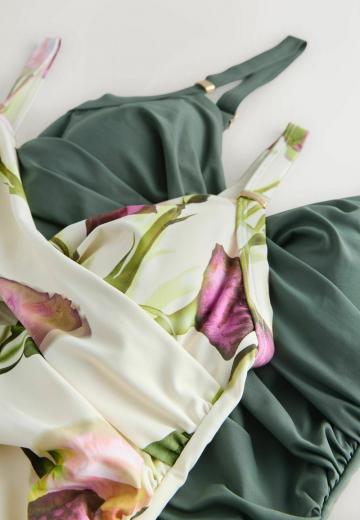 Слитный купальник