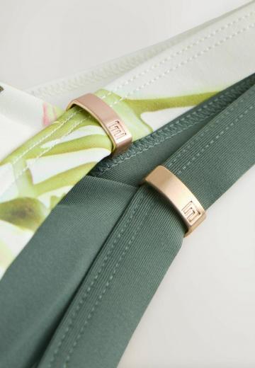 Слитный купальник