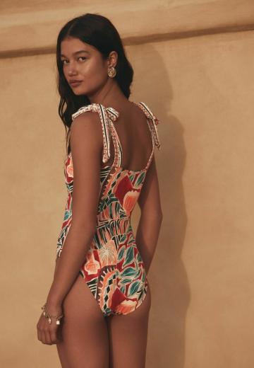 Слитный купальник