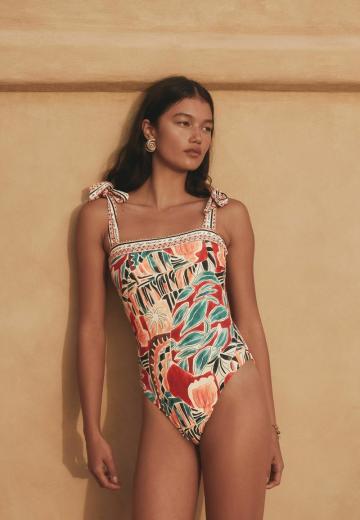 Слитный купальник