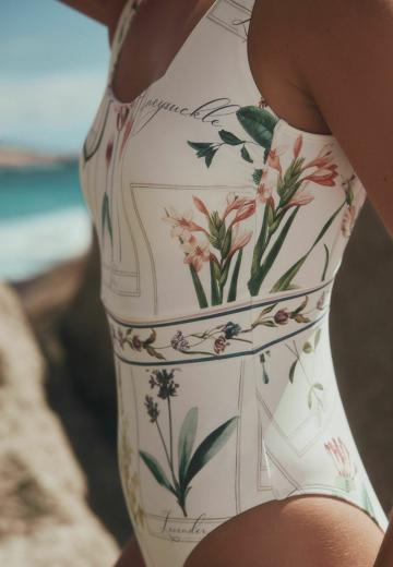 Слитный купальник