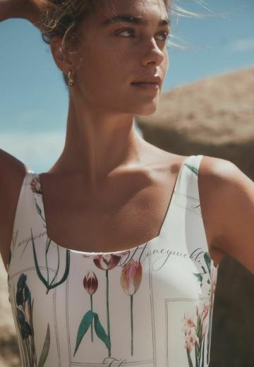 Слитный купальник