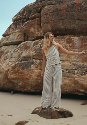 Блузка без рукавов