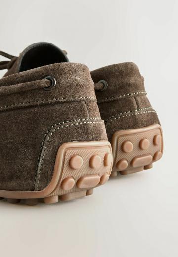 Ботинки на шнуровке