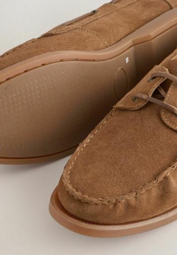 Ботинки на шнуровке