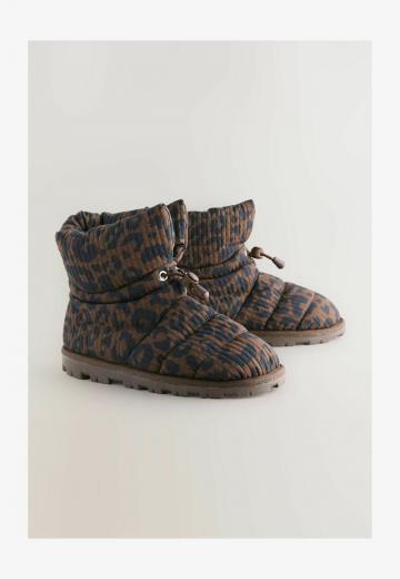 Ботинки на шнуровке