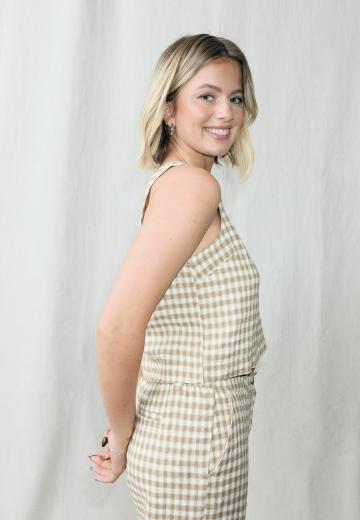 Блузка без рукавов