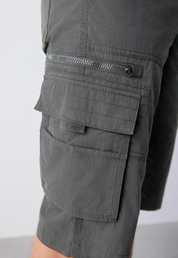 Брюки с накладными карманами