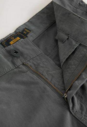 Брюки с накладными карманами