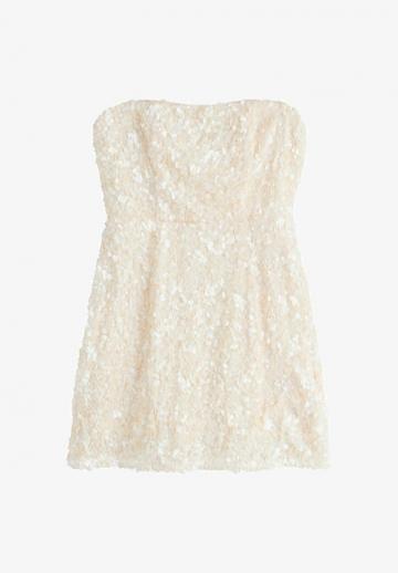 Платье без бретелек