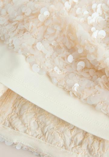 Платье без бретелек