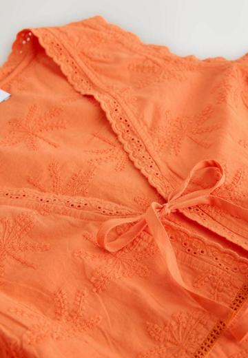 Блузка без рукавов