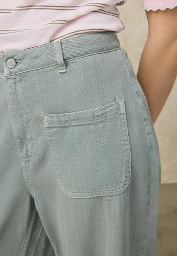 Короткие джинсы