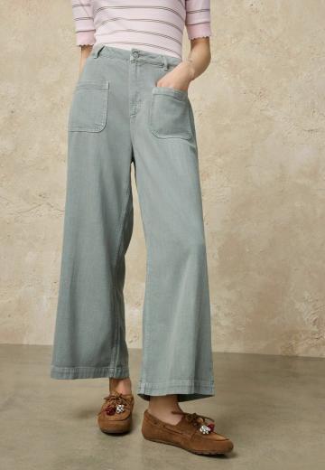 Короткие джинсы