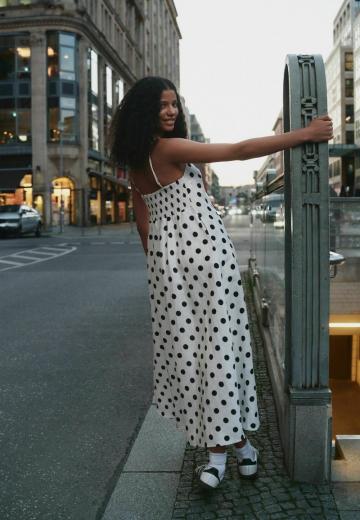 Платье без бретелек