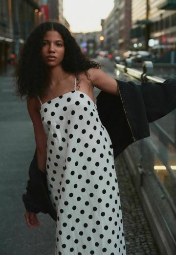 Платье без бретелек