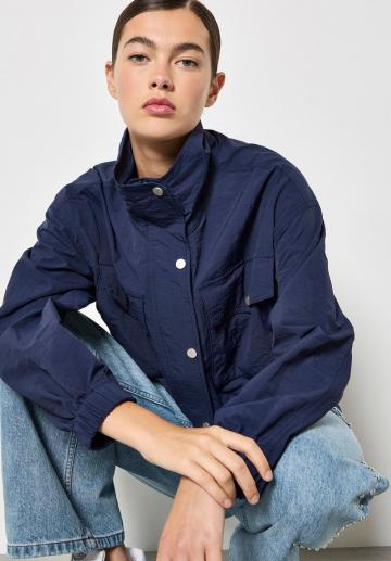 Куртка с накладнымит карманами