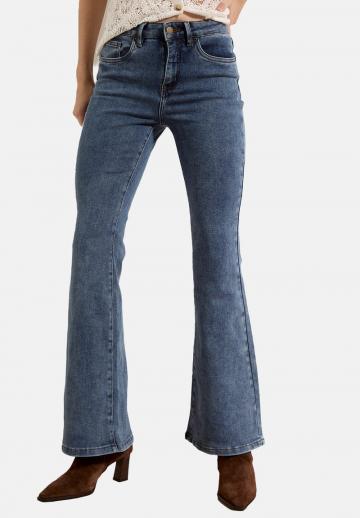 Клешеные джинсы