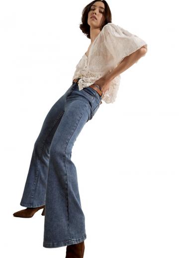 Клешеные джинсы