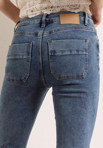 Клешеные джинсы