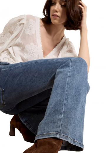 Клешеные джинсы