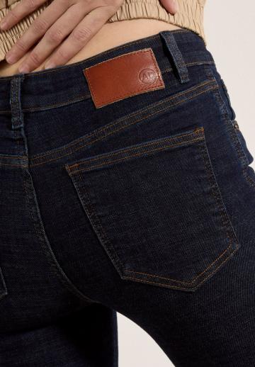 Короткие джинсы