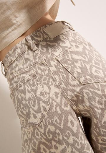 Короткие джинсы