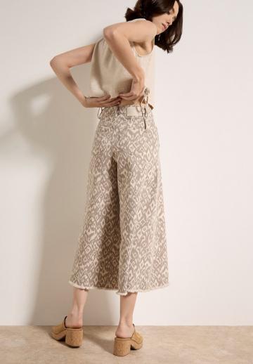 Короткие джинсы