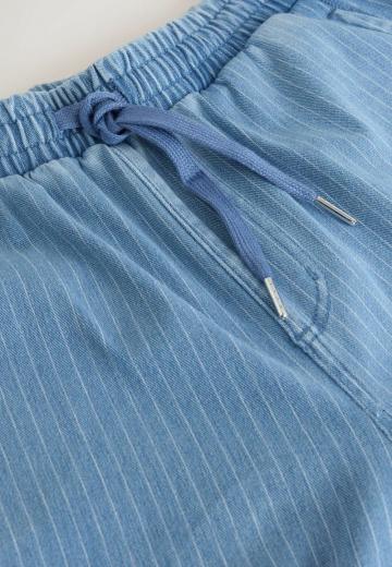 Короткие джинсы